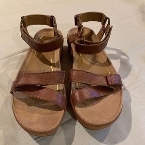 Vionic Kayan Toffee Strappy Sandals Size 9.5